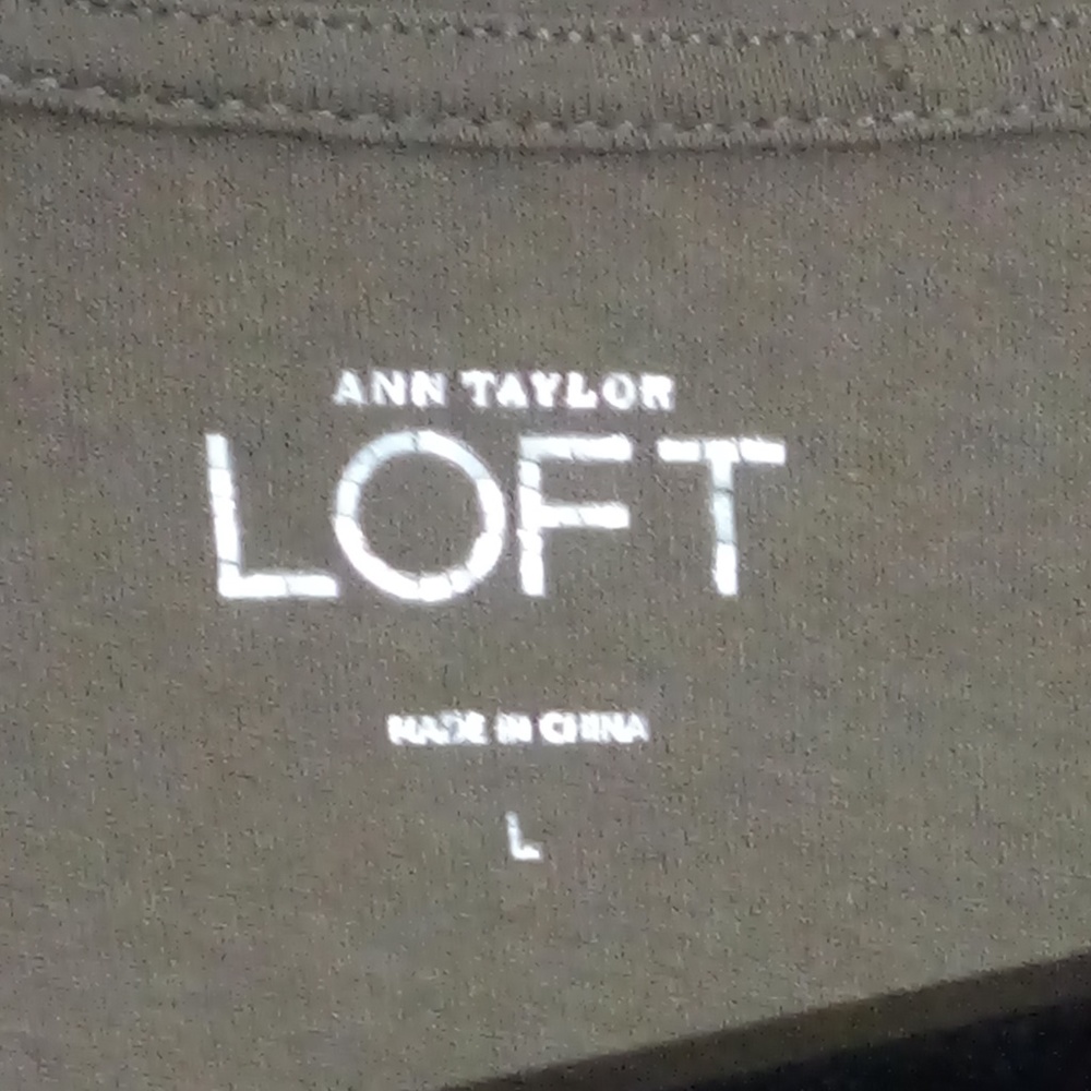 LOFT OLIVE GREEN RUFFLE TOP SIZE L - Picture 5 of 5